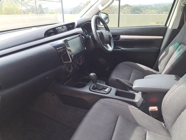 2024-Toyota-Hilux-24-GD-6-Raider-4x4-Auto-Double-Cab image:6