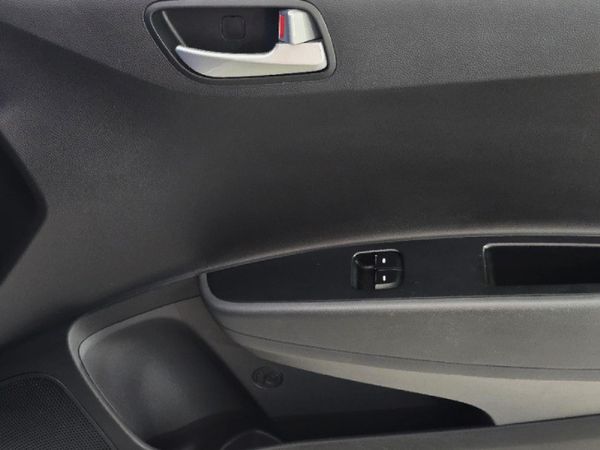 2020-Hyundai-Grand-i10-10-Motion-Auto image:8
