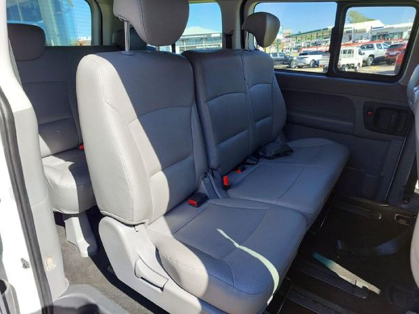2015-Hyundai-H-1-25-CRDi-VGT-Wagon-Auto image:12