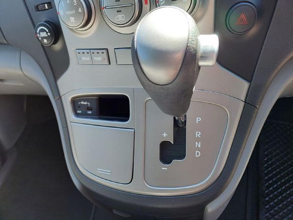 2015-Hyundai-H-1-25-CRDi-VGT-Wagon-Auto image:23