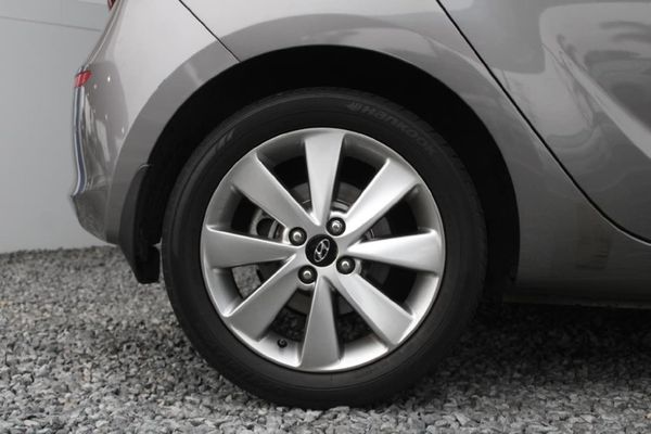 2014-Hyundai-i20-14D-Glide image:9