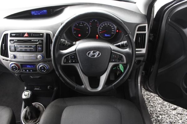2014-Hyundai-i20-14D-Glide image:12