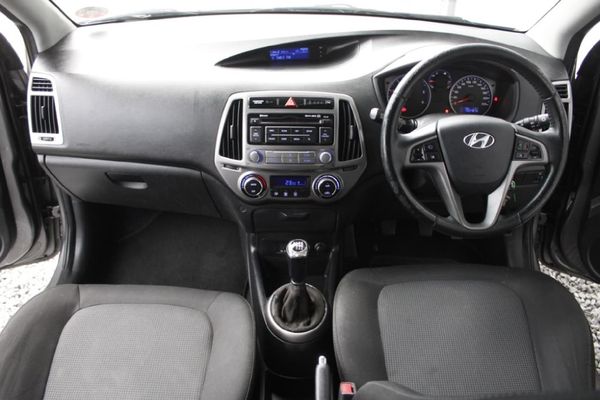 2014-Hyundai-i20-14D-Glide image:13