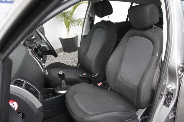 2014-Hyundai-i20-14D-Glide image:14