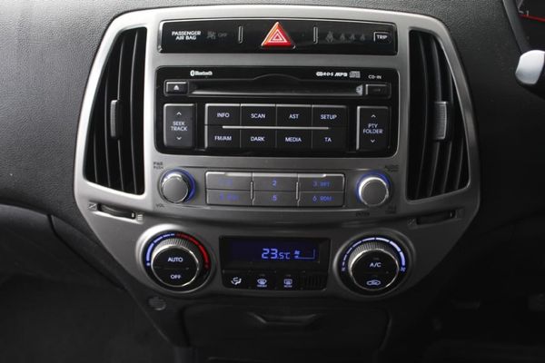 2014-Hyundai-i20-14D-Glide image:17