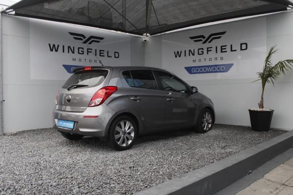 2014-Hyundai-i20-14D-Glide image:3