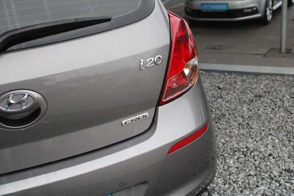 2014-Hyundai-i20-14D-Glide image:8