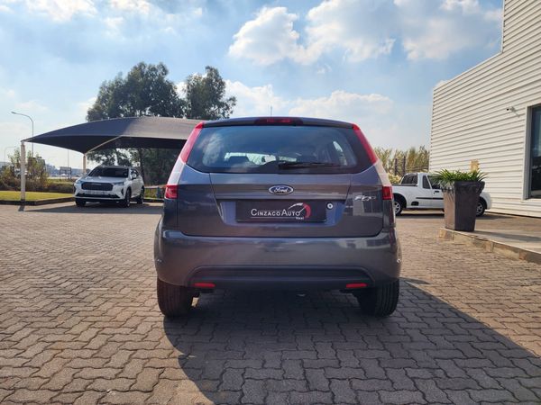 2015-Ford-Figo-14-Ambiente image:4