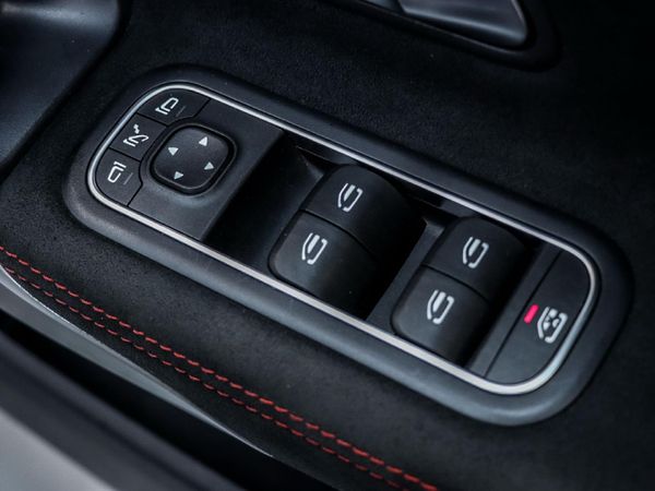 2021-Mercedes-Benz-CLA-200-Auto image:10