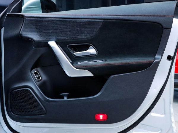 2021-Mercedes-Benz-CLA-200-Auto image:12