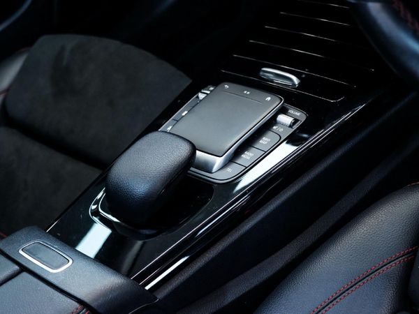 2021-Mercedes-Benz-CLA-200-Auto image:8