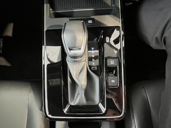 2026-Toyota-Corolla-Cross-18-XS-Hybrid image:15