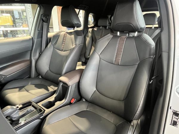 2026-Toyota-Corolla-Cross-18-XS-Hybrid image:7
