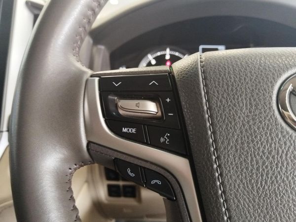 2018-Toyota-Land-Cruiser-200-45-D-V8-VX-R-Auto image:9