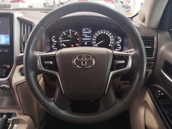 2018-Toyota-Land-Cruiser-200-45-D-V8-VX-R-Auto image:11