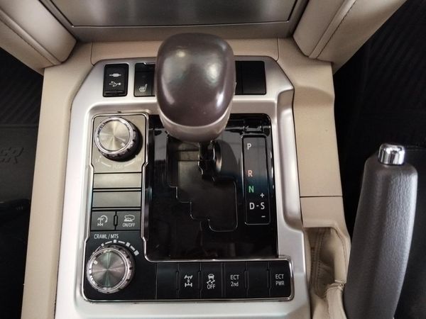 2018-Toyota-Land-Cruiser-200-45-D-V8-VX-R-Auto image:12