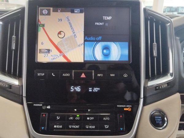 2018-Toyota-Land-Cruiser-200-45-D-V8-VX-R-Auto image:14