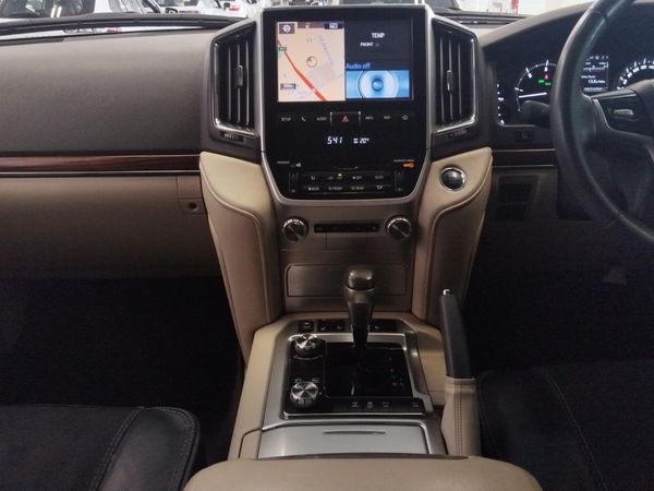 2018-Toyota-Land-Cruiser-200-45-D-V8-VX-R-Auto image:15