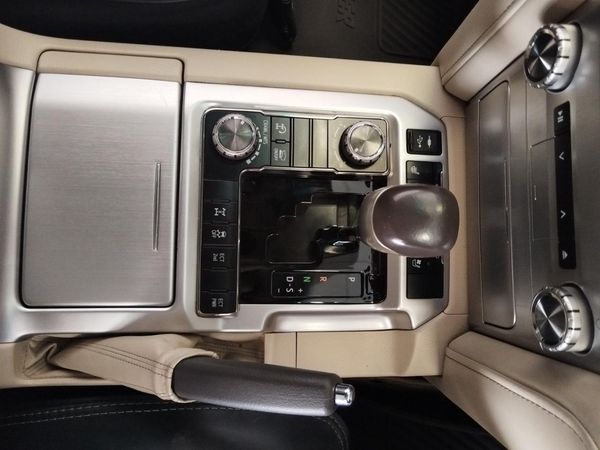 2018-Toyota-Land-Cruiser-200-45-D-V8-VX-R-Auto image:16