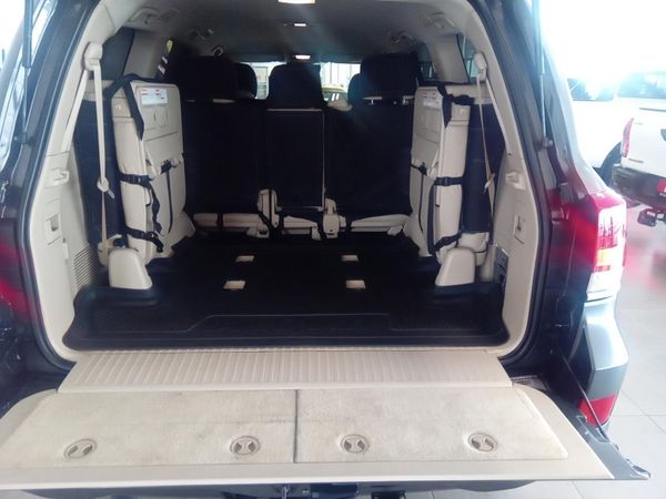 2018-Toyota-Land-Cruiser-200-45-D-V8-VX-R-Auto image:21