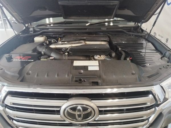 2018-Toyota-Land-Cruiser-200-45-D-V8-VX-R-Auto image:6