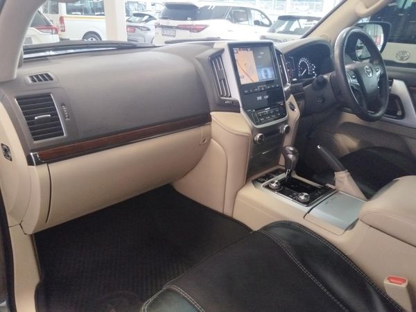 2018-Toyota-Land-Cruiser-200-45-D-V8-VX-R-Auto image:8