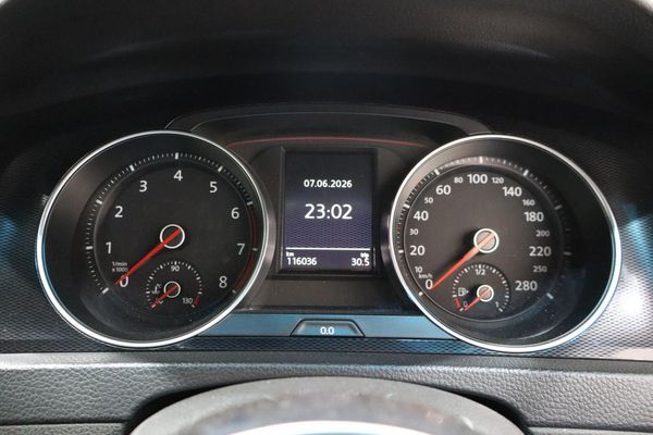 2014-Volkswagen-Golf-VII-GTI-20-TSI-Auto image:9