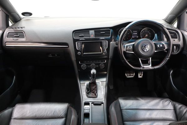 2014-Volkswagen-Golf-VII-GTI-20-TSI-Auto image:14