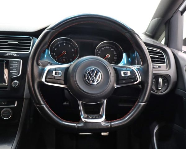 2014-Volkswagen-Golf-VII-GTI-20-TSI-Auto image:15