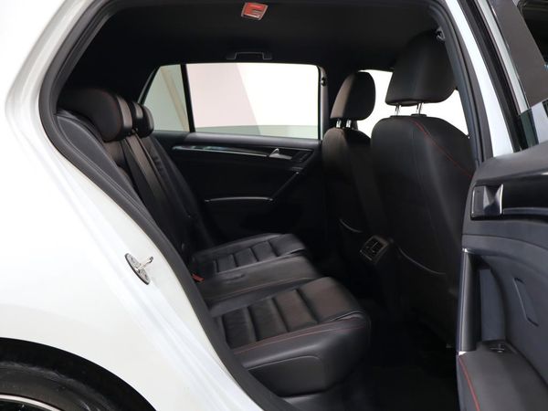 2014-Volkswagen-Golf-VII-GTI-20-TSI-Auto image:22