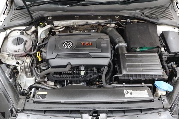 2014-Volkswagen-Golf-VII-GTI-20-TSI-Auto image:23