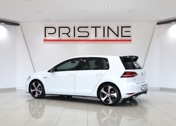 2014-Volkswagen-Golf-VII-GTI-20-TSI-Auto image:3