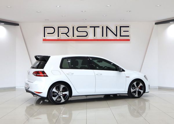 2014-Volkswagen-Golf-VII-GTI-20-TSI-Auto image:5