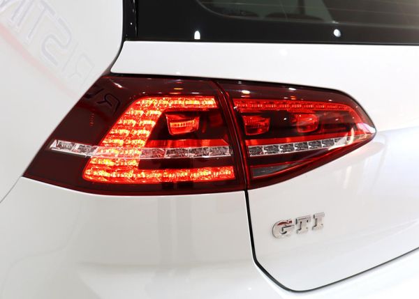 2014-Volkswagen-Golf-VII-GTI-20-TSI-Auto image:8