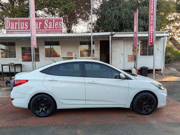 2011-Hyundai-Accent-16-GLS-Fluid image:2
