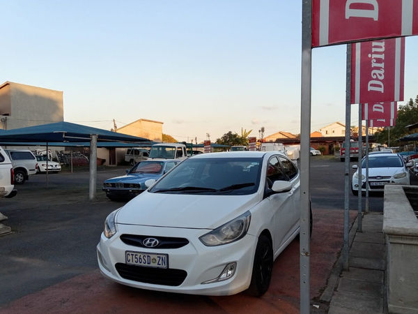 2011-Hyundai-Accent-16-GLS-Fluid image:4