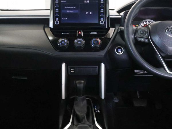 2023-Toyota-Corolla-Cross-18-XI image:17
