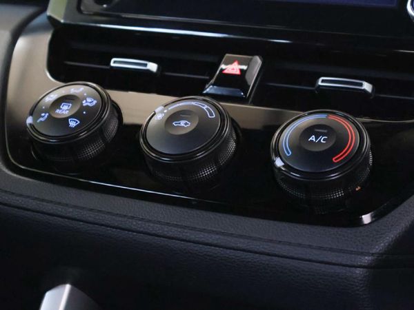 2023-Toyota-Corolla-Cross-18-XI image:18