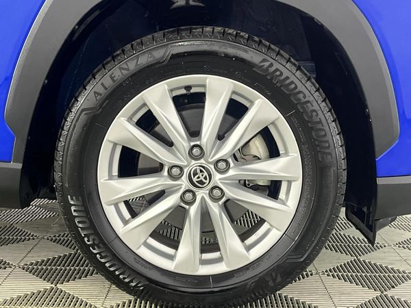 2023-Toyota-Corolla-Cross-18-XI image:5