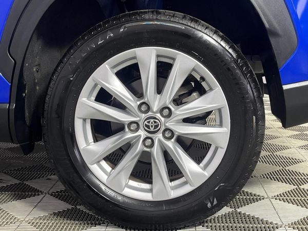 2023-Toyota-Corolla-Cross-18-XI image:6