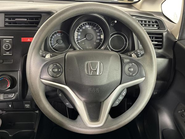 2016-Honda-Jazz-12-Comfort-Auto image:11