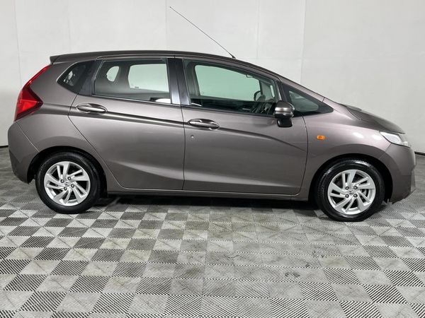 2016-Honda-Jazz-12-Comfort-Auto image:16