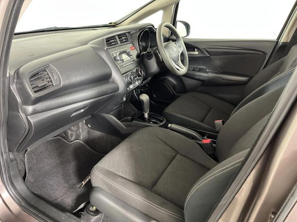 2016-Honda-Jazz-12-Comfort-Auto image:8