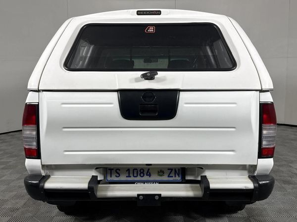 2021-Nissan-NP300-25-TDi-4x4-Double-Cab image:10
