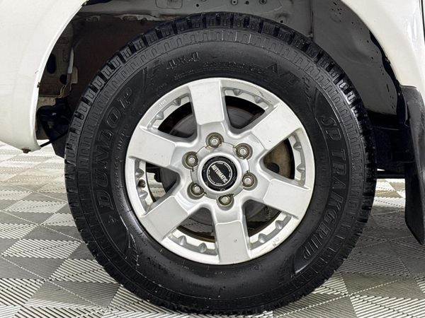 2021-Nissan-NP300-25-TDi-4x4-Double-Cab image:2