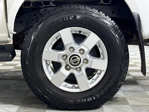 2021-Nissan-NP300-25-TDi-4x4-Double-Cab image:4