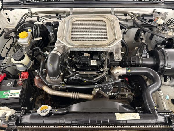 2021-Nissan-NP300-25-TDi-4x4-Double-Cab image:6