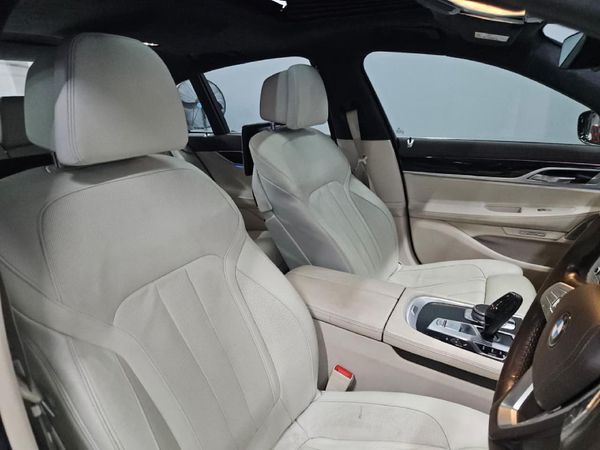 2018-BMW-7-Series-730d-M-Sport image:9