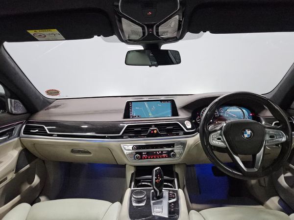 2018-BMW-7-Series-730d-M-Sport image:11