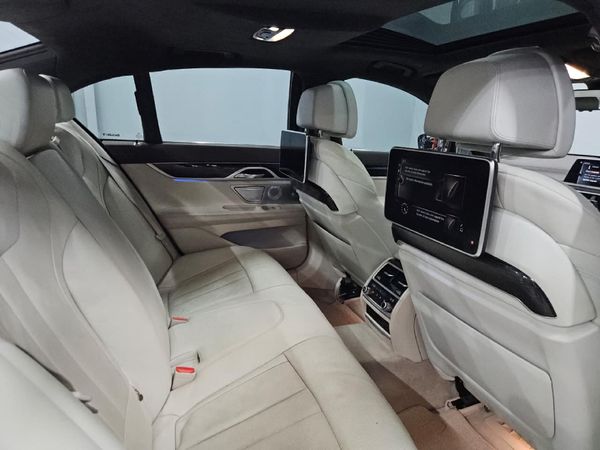 2018-BMW-7-Series-730d-M-Sport image:8